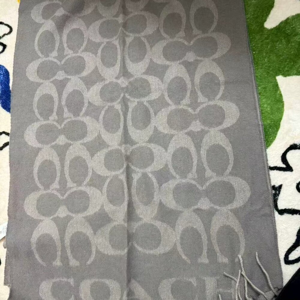 Coach Scarf - Picture 2 of 8